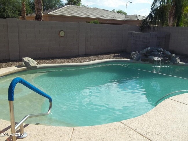 Photo - 2037 E Riviera Dr Casa