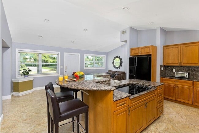 Photo - 272 NW 45th St