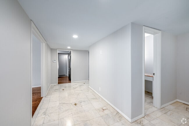3BR, 3.5BA - 2,600SF - Marble Floors