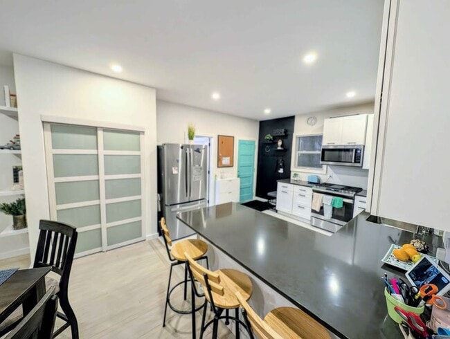 Photo - 2535 University Ave NE