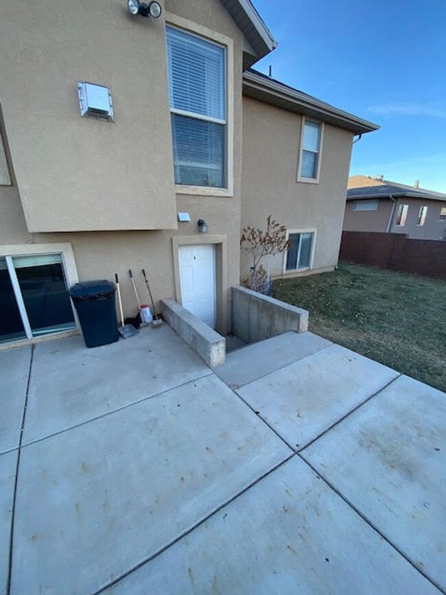 3 Bedroom 2 Bath Basement Apartment of Sin... - 3 Bedroom 2 Bath Basement Apartment of Sin...