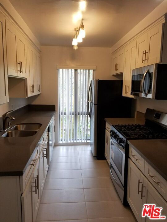 7607 Norton Ave Unidad 3