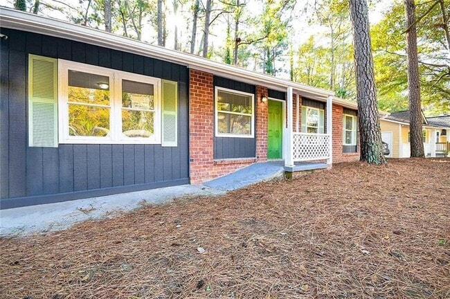 Photo - 185 Oak Dr SE