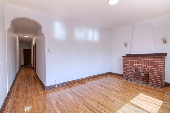 Photo - 4890 Queen Mary Road Unité 10