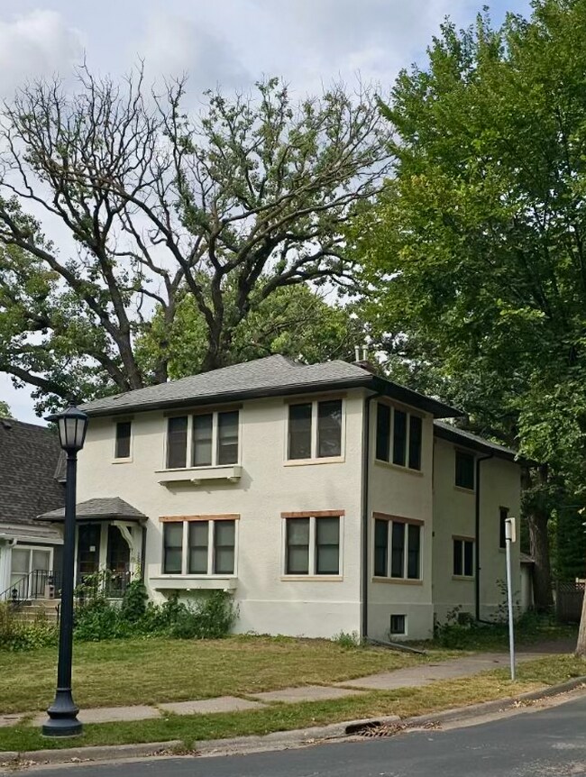 Puerta de entrada y césped - 136 Melbourne Ave SE Unidad First Floor Flat