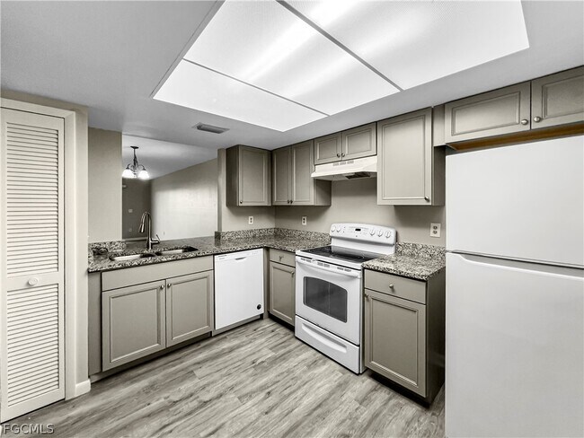 Photo - 4530 SW 10th Ave Unit 201