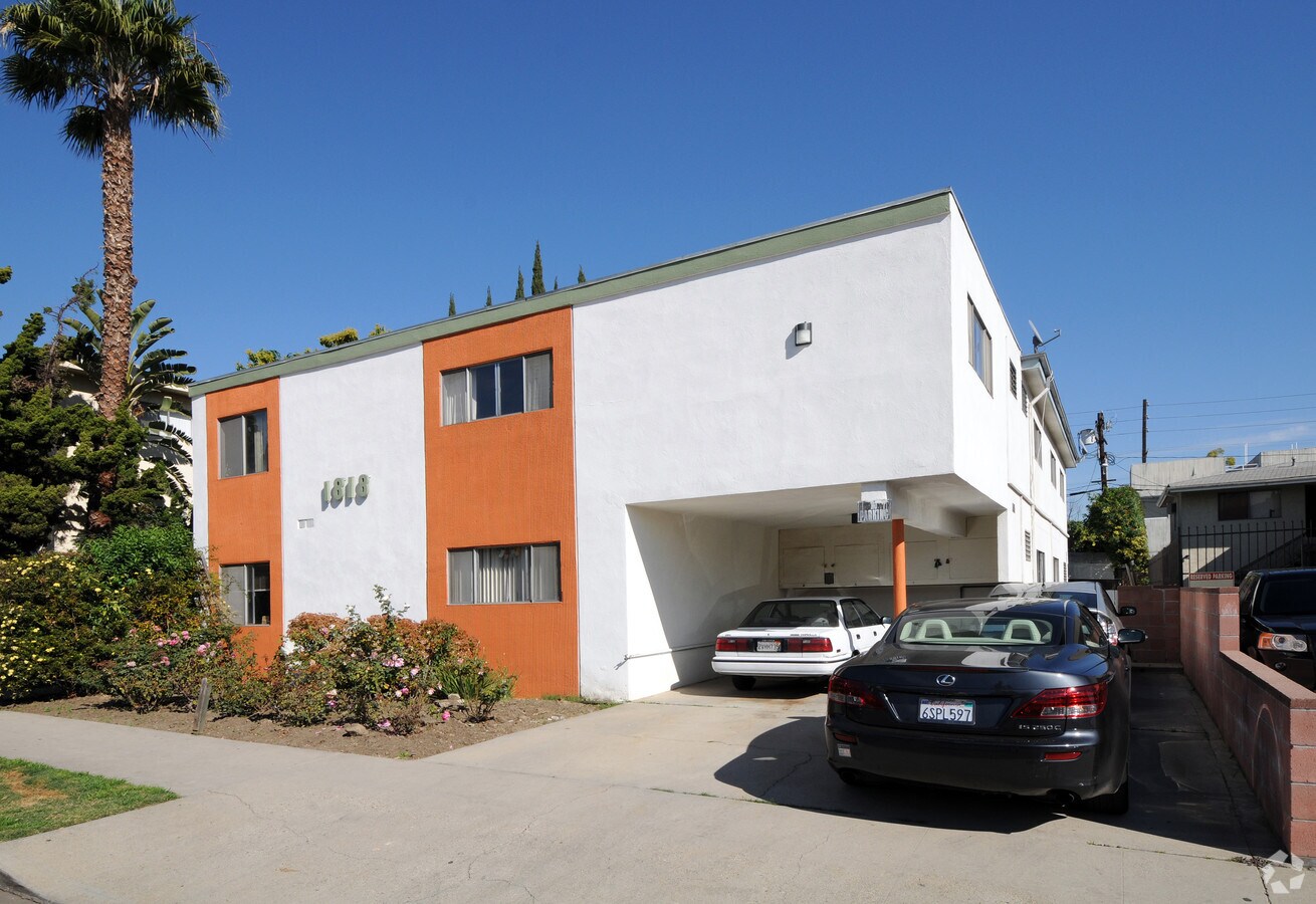 Primary Photo - 1816-1818 Corinth Ave