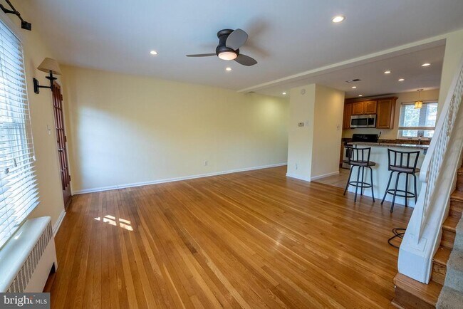 Photo - 2913 Mosby St