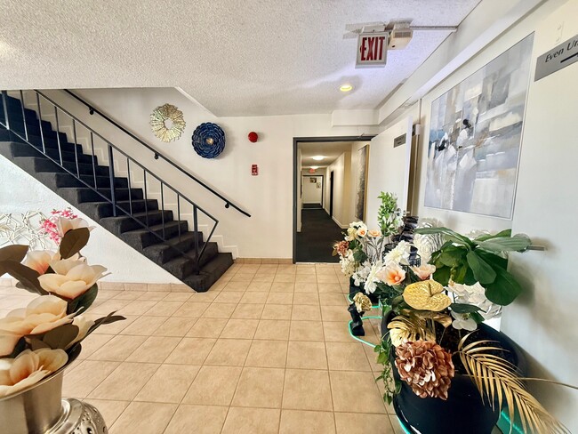 Western Serrano Ave Apartments