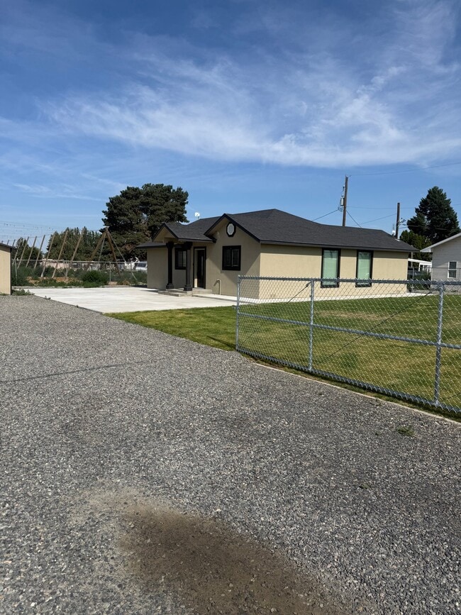 Photo - 1070 S McKinley Rd