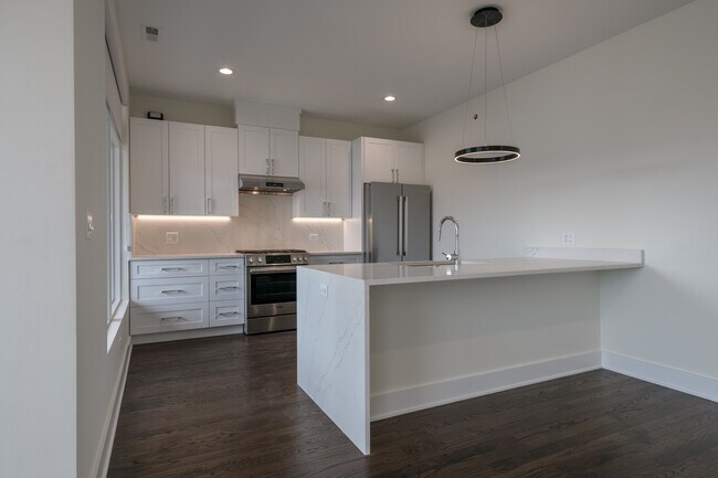 Photo - 3001 N Southport Ave