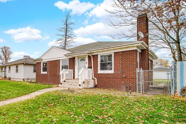 Photo - 5-Bedroom 2-Bath Completely Renovated!