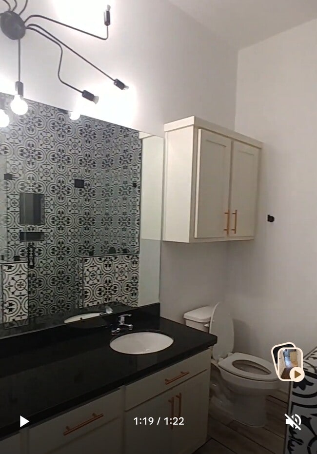 611 W La Quinta Dr