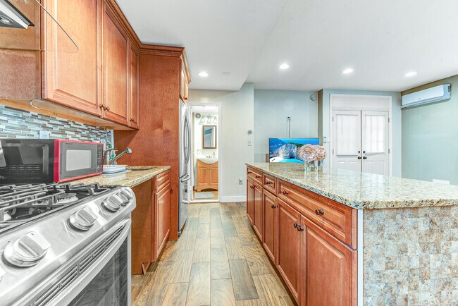 Photo - 7108 HUDSON Ave