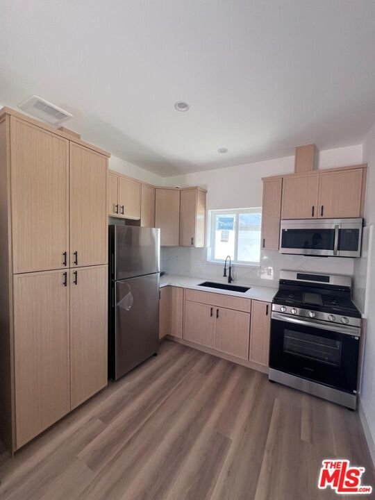 Photo - 7669 Beeman Ave