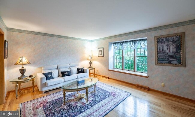 Photo - 211 Caravan Dr