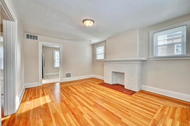 Photo - 832 St James Ave Unidad 2