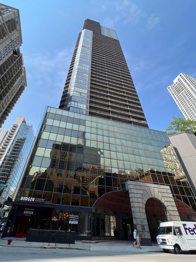 Building Photo - 10 E Ontario St Unit 1109