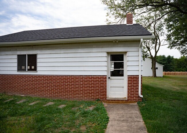 Photo - 3950 Locust Grove Rd