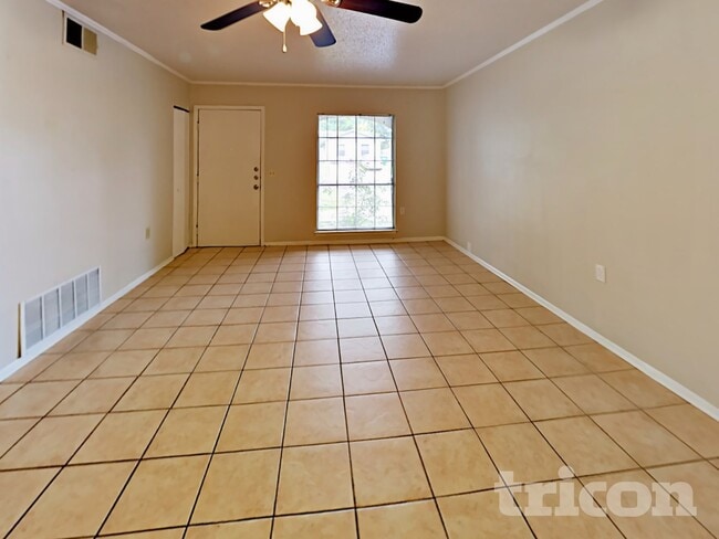 Photo - 5815 Brambletree St