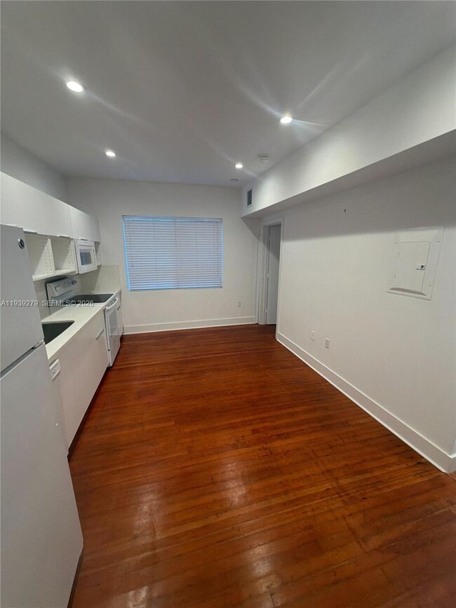 Photo - 3677 Poinciana Ave Unit 6A