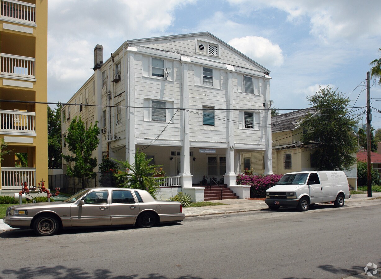 Photo - Oaks Apartments