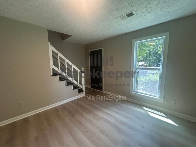 Photo - 115 Meadowbrook Ct