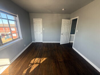 Building Photo - 2-Bedroom Townhome with Wood Floors Unit Apt. 10