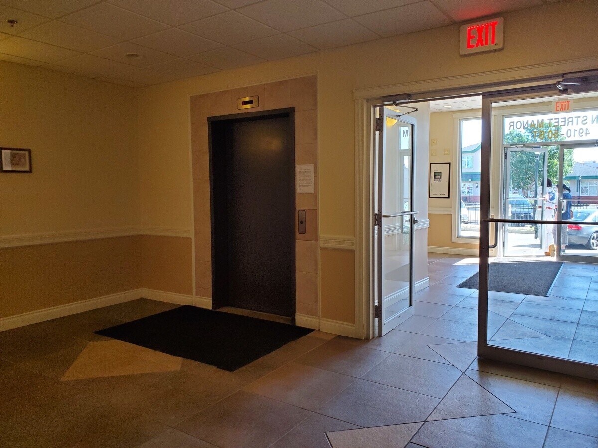 Photo - 4910 50 St Unit MM-204