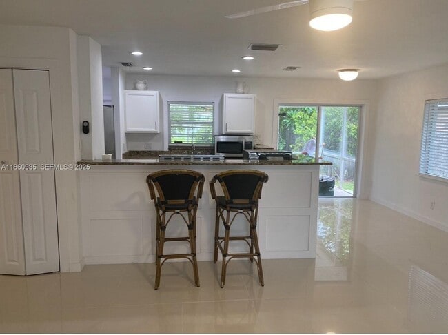 Photo - 5237 Warren St