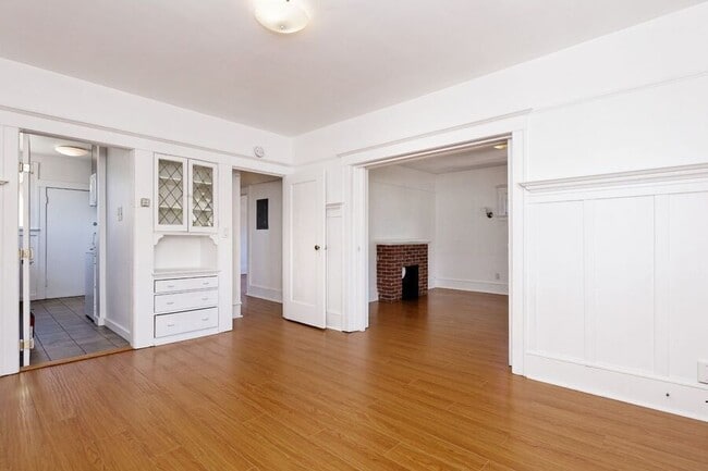 Building Photo - 2139 Grant St Unit 3