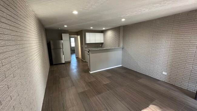 Building Photo - 4012 DuPont Cir Unit 307