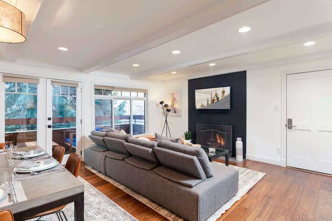 Building Photo - 747 S Galena St Rental