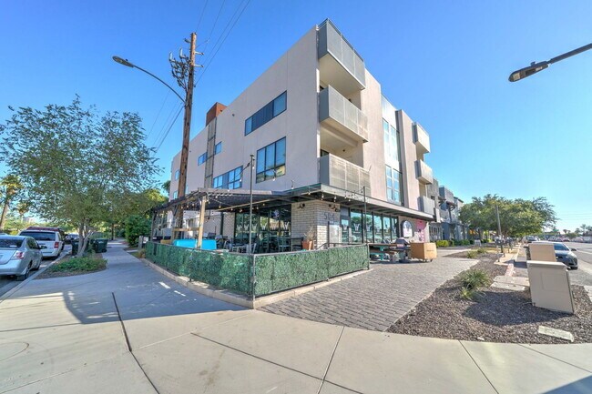 504 E Roosevelt St