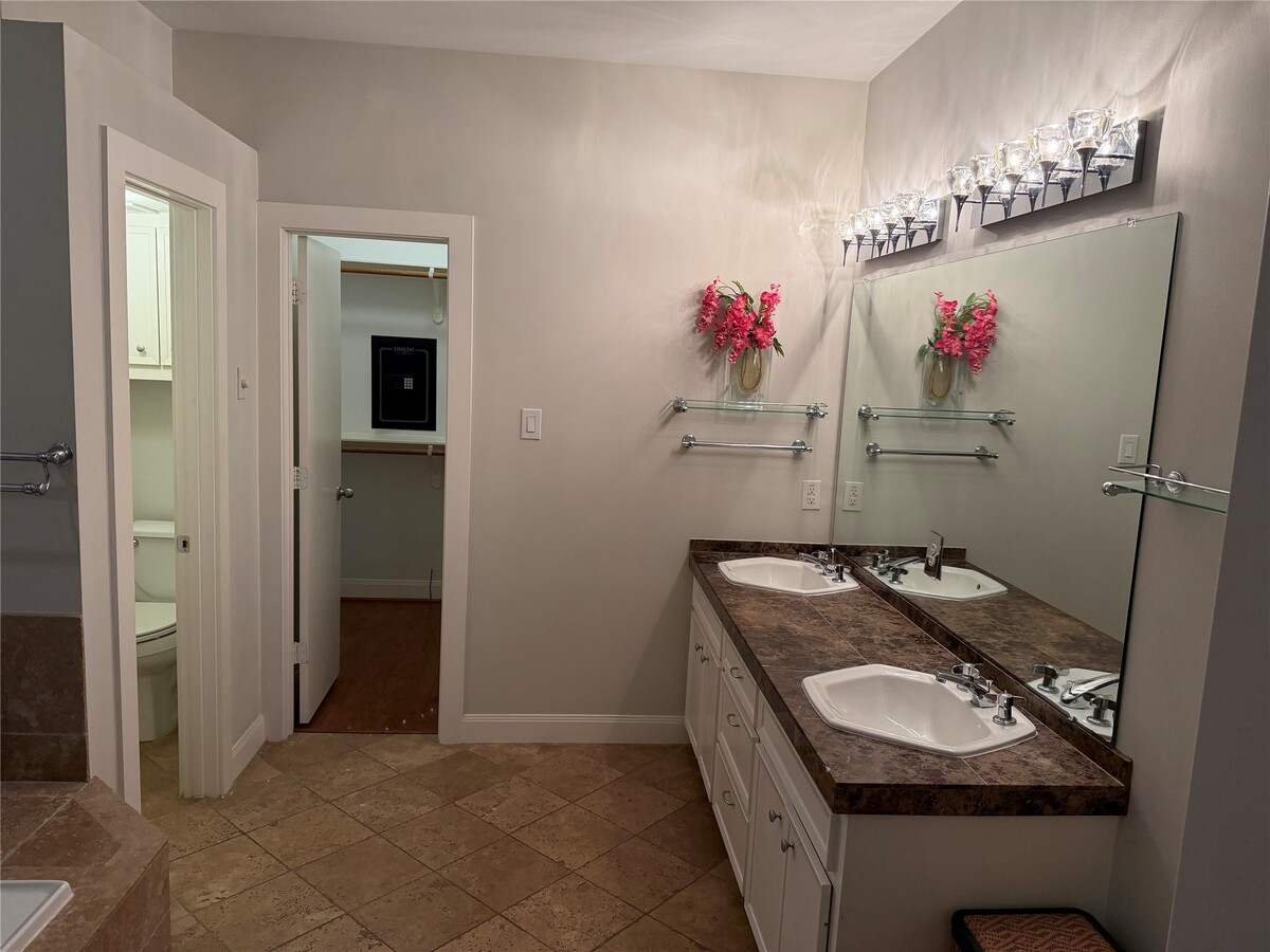 Photo - 9833 Marlink