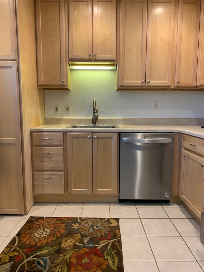 Photo - 345 S 44th St