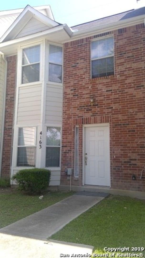 Building Photo - Townhouse near Medical Center in Gated Community