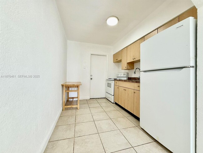 Photo - 715 SW 10th St Unit 2