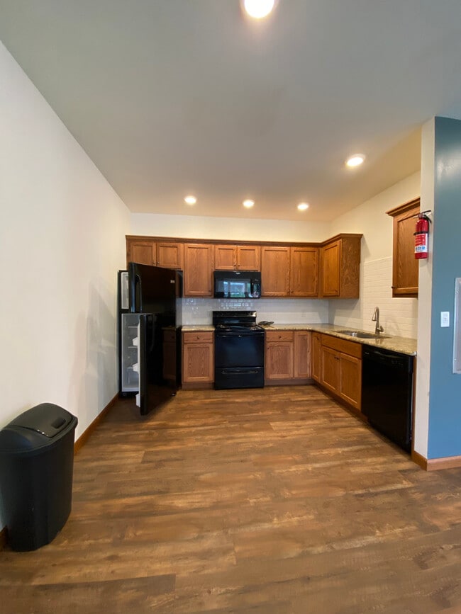 941 W 3rd St Unit 1
