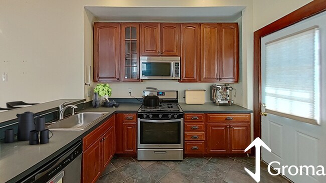 Building Photo - 126 Calumet St Unit 3