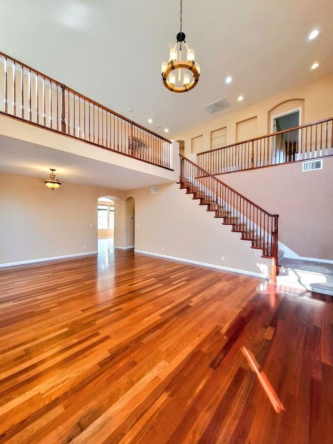 Photo - Beautiful & Spacious 5bd House w/In-law Suite on 1st Floor
