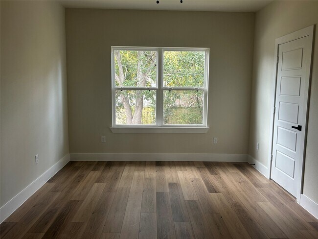 Photo - 5712 Harbrook Dr