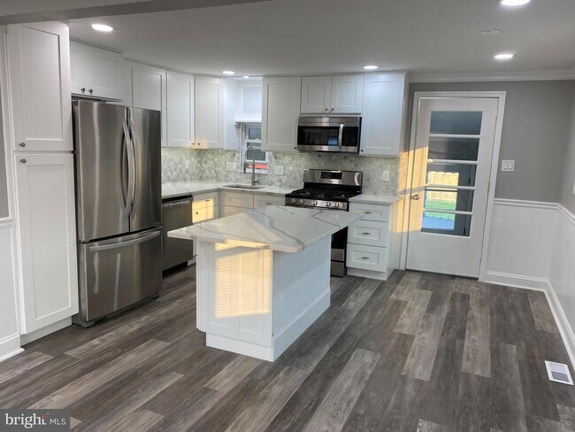 Photo - 404 Abbott Rd