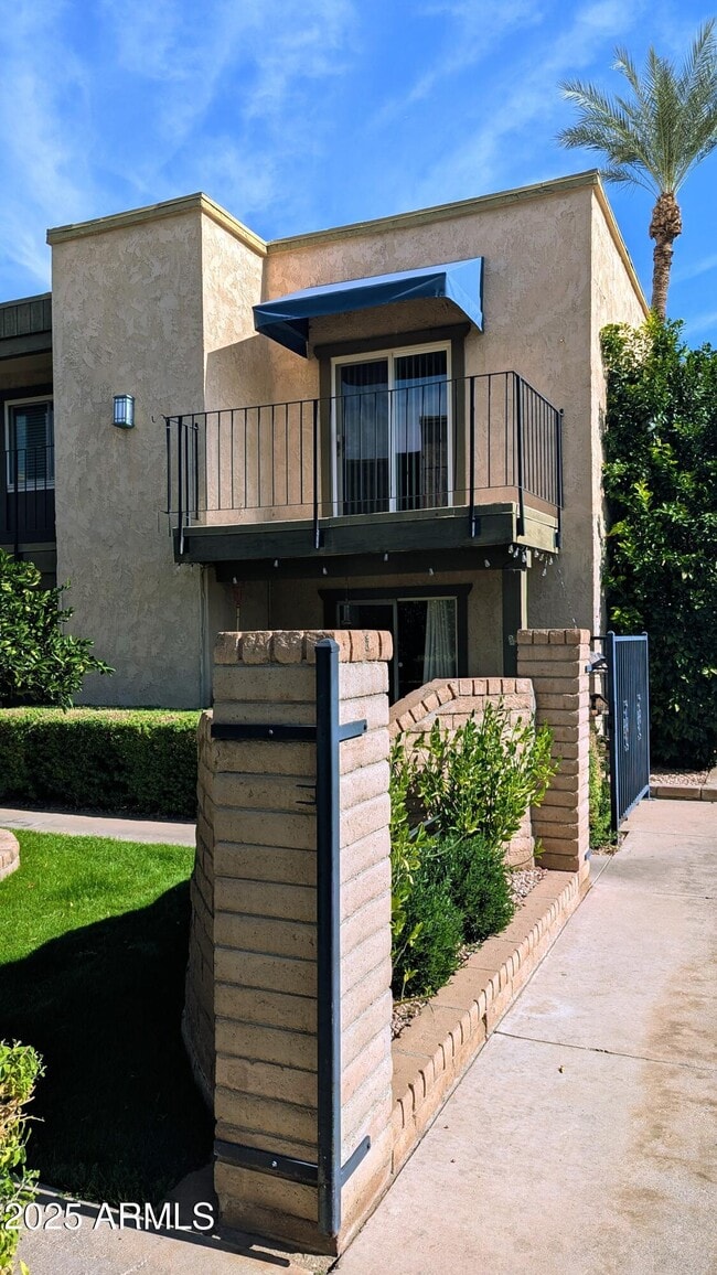 Building Photo - 2228 E Campbell Ave Unit 234