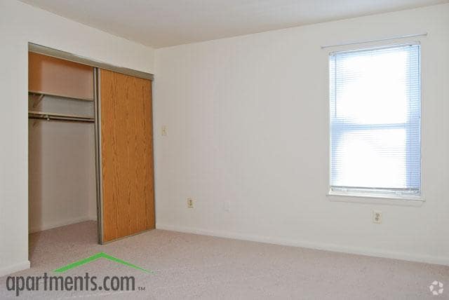 Bedroom - Oaks of Woodlawn