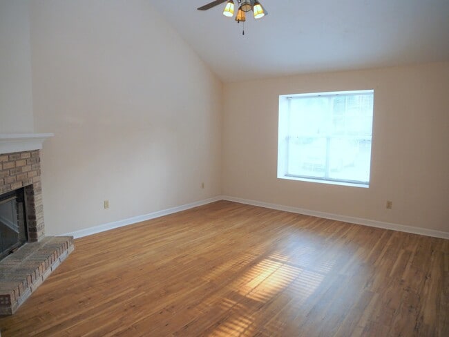 Photo - 431 Richview Park Cir E