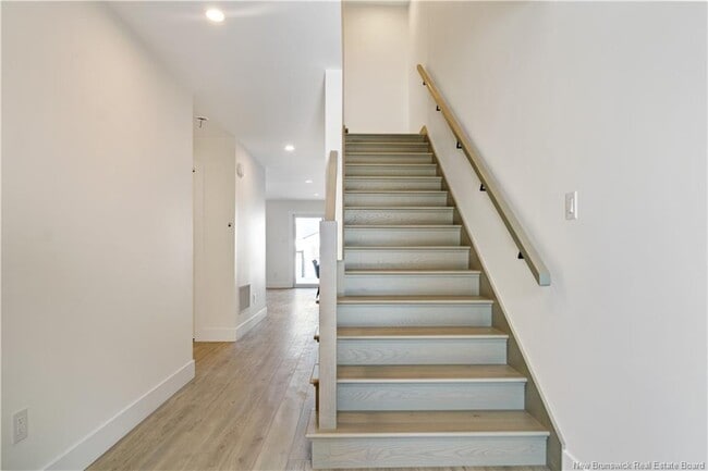 Entrée - 204 Dickey Boul