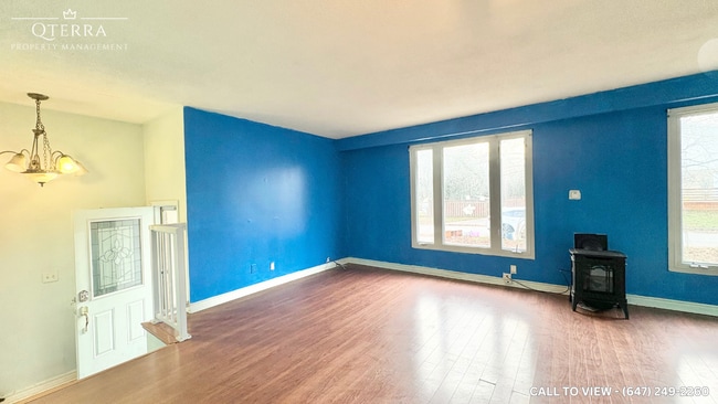 Building Photo - 104 Capreol Crt