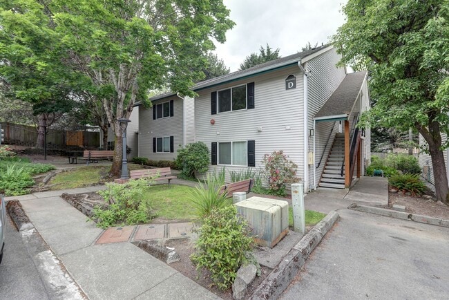 Building Photo - Beautiful 2 Bedroom Condo in Great Highlands Neighborhood!!