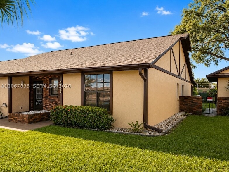 4633 Vilabella Dr